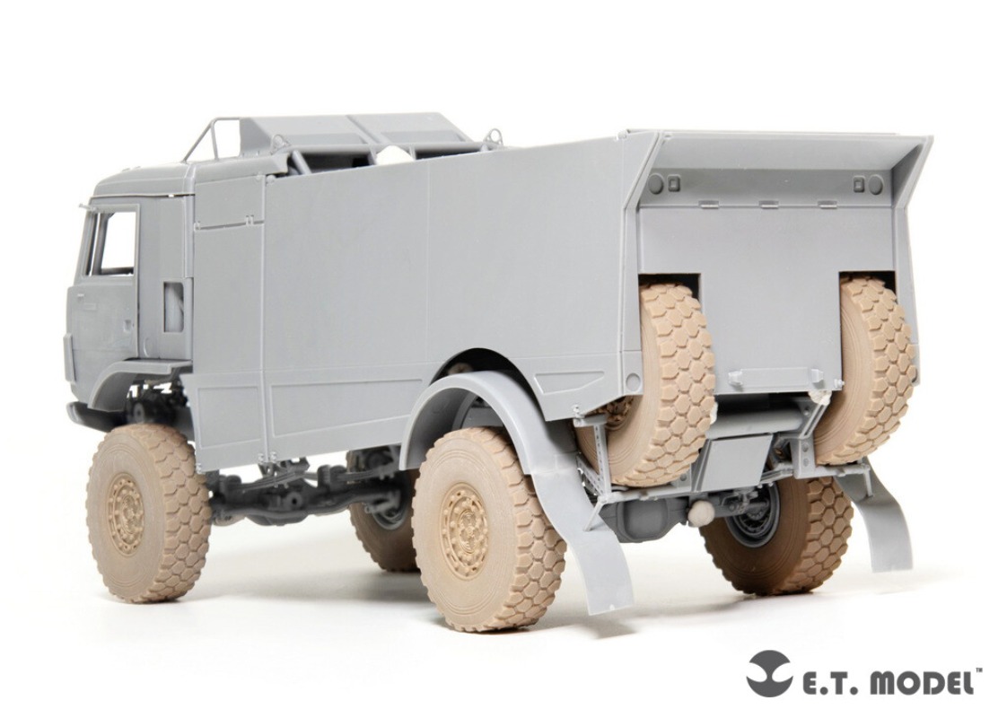 Model Kit Zvezda - Model 1/35 KAMAZ-43509 Truck met doorzakte