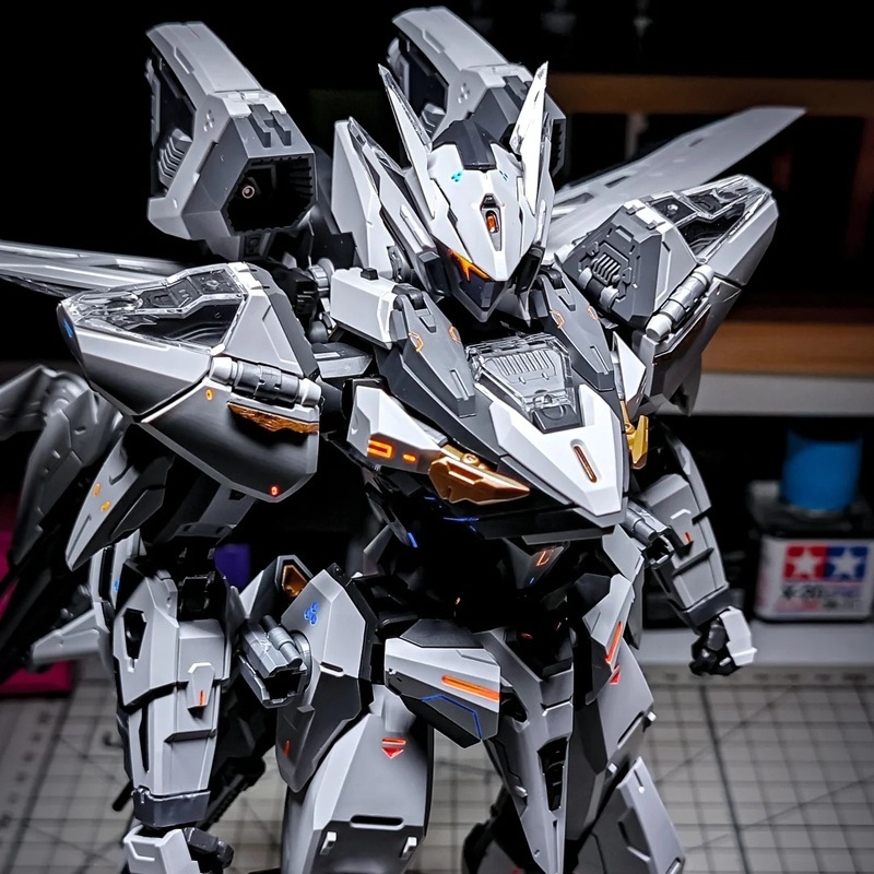 Transformeerbare anime-modelki - Model Kit Daban recensie en prijs
